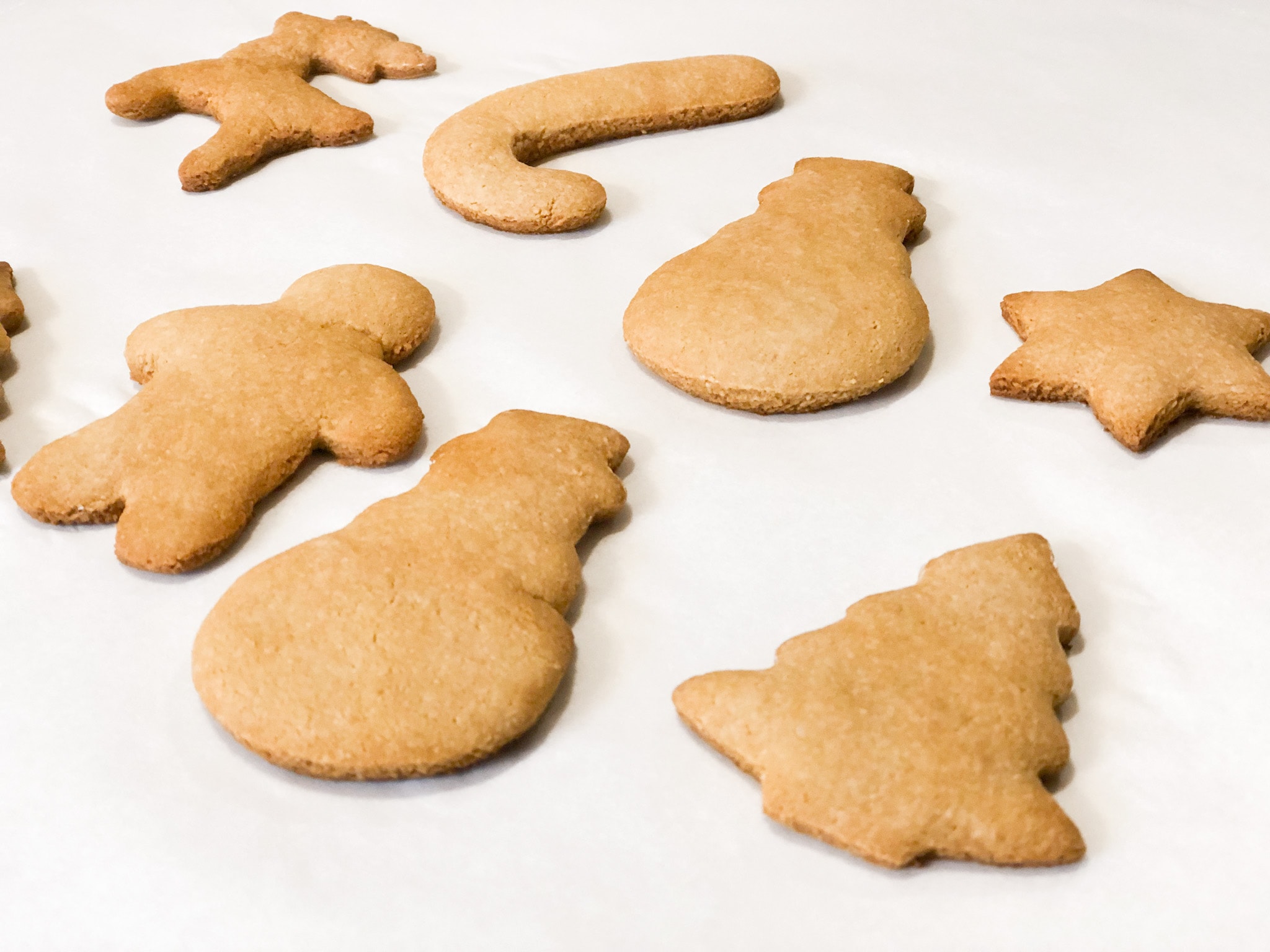 Paleo Sugar Cookies With "Buttercream" Icing (Gluten, Dairy & Refined Sugar-Free)