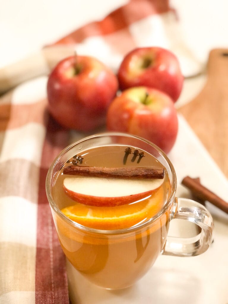 Hot apple cider in glass 